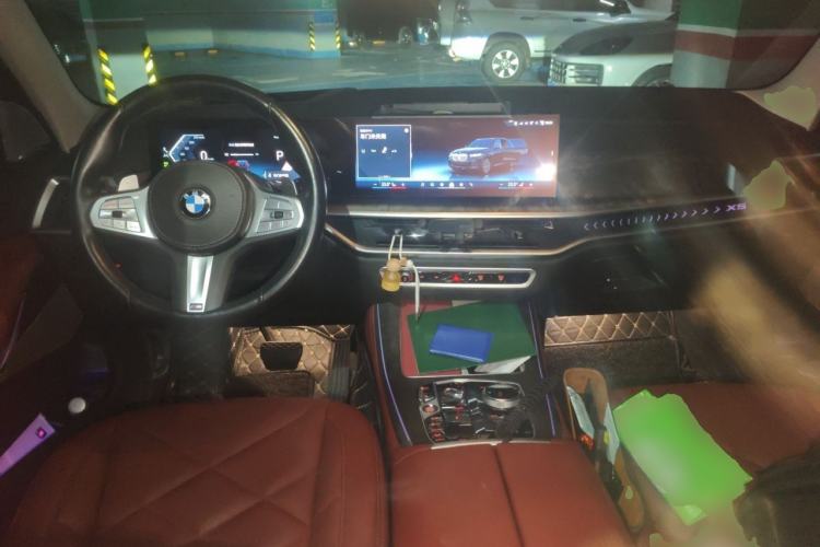 Used BMW X5 2023 xDrive 30Li Luxury M Sport Package Center Console