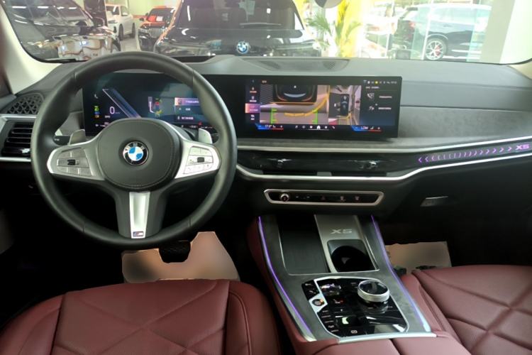 Used BMW X5 2023 xDrive 30Li Luxury M Sport Night Edition Package Center Console
