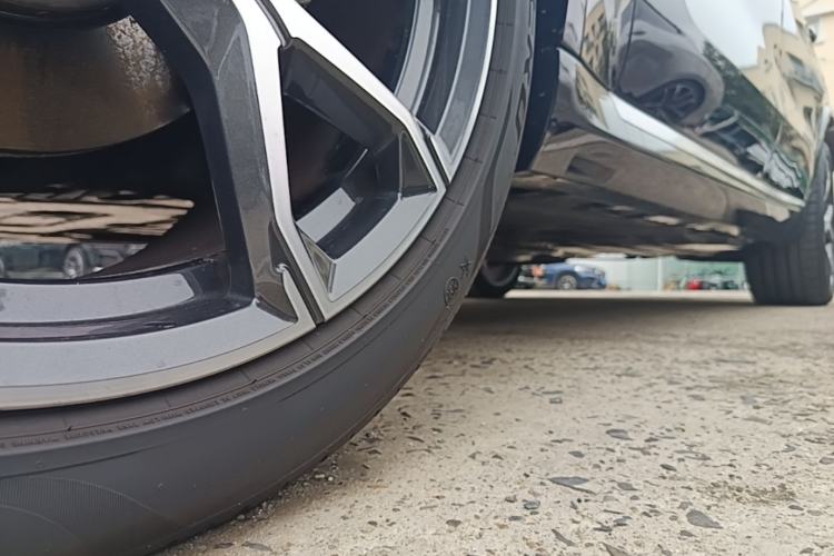 Used BMW X5 2023 xDrive 30Li Luxury M Sport Package Chassis Front Left