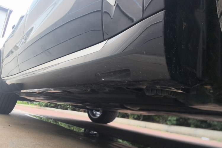 Used BMW X5 2023 xDrive 30Li Luxury M Sport Package Chassis Front Right
