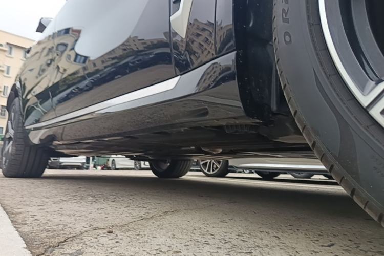 Used BMW X5 2023 xDrive 30Li Luxury M Sport Package Chassis Front Right