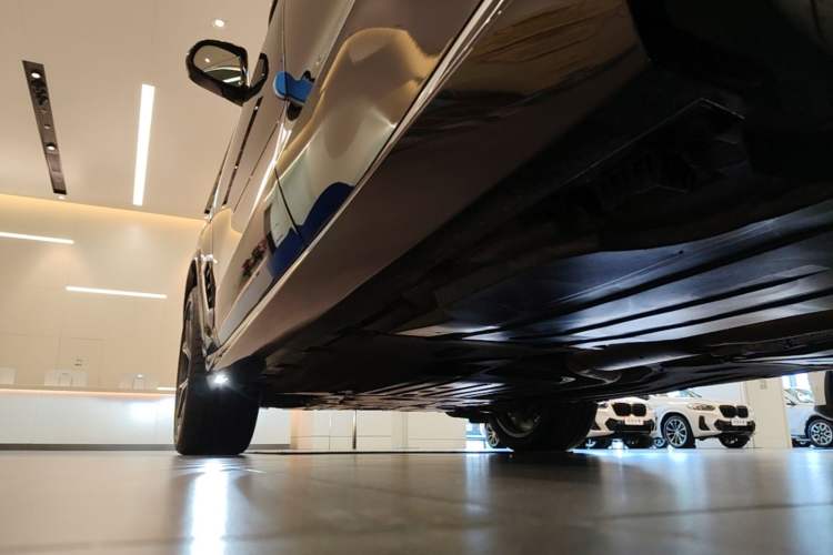 Used BMW X5 2023 xDrive 30Li Luxury M Sport Package Chassis Rear Left