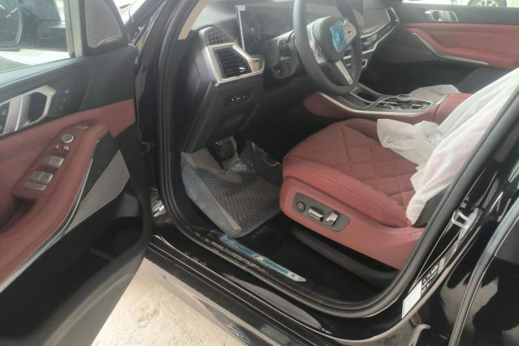 Used BMW X5 2023 xDrive 30Li Luxury M Sport Night Edition Package Driver Seat