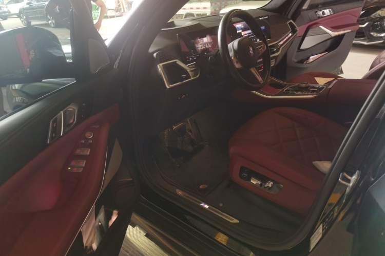 Used BMW X5 2023 xDrive 40Li M Sport Night Edition Package Driver Seat