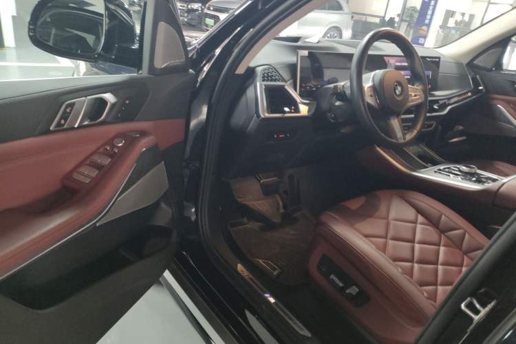 Used BMW X5 2023 xDrive 30Li Luxury M Sport Package Driver Seat