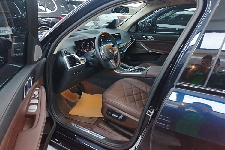 Used BMW X5 2023 xDrive 30Li Luxury M Sport Night Edition Package Driver Seat