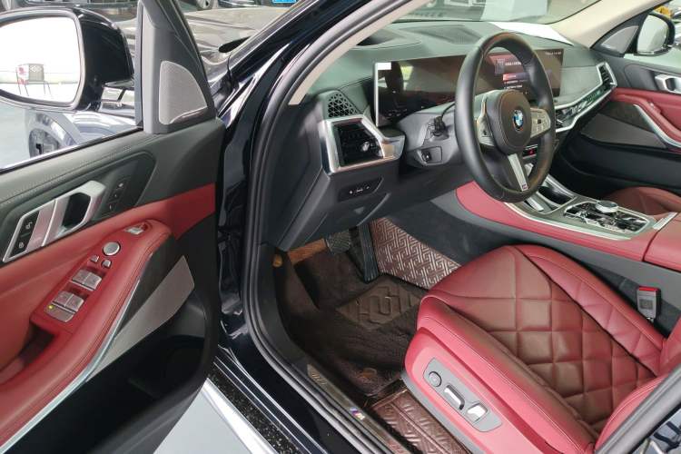 Used BMW X5 2023 xDrive 30Li Luxury M Sport Night Edition Package Driver Seat