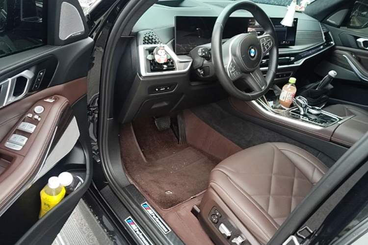 Used BMW X5 2023 xDrive 40Li M Sport Night Edition Package Driver Seat