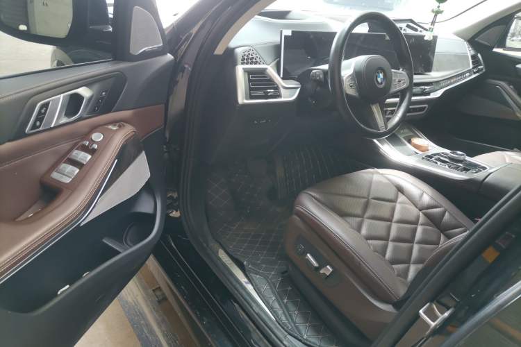 Used BMW X5 2023 xDrive 30Li Luxury M Sport Package Driver Seat