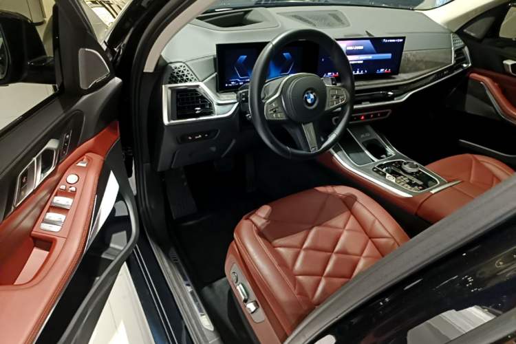 Used BMW X5 2023 xDrive 30Li Luxury M Sport Night Edition Package Driver Seat