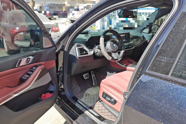 Used BMW X5 2023 xDrive 40Li M Sport Night Edition Package Driver Seat