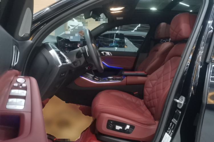 Used BMW X5 2023 xDrive 40Li M Sport Night Edition Package Driver Seat