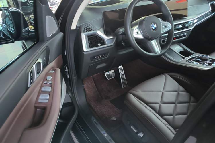 Used BMW X5 2023 xDrive 30Li Luxury M Sport Night Edition Package Driver Seat