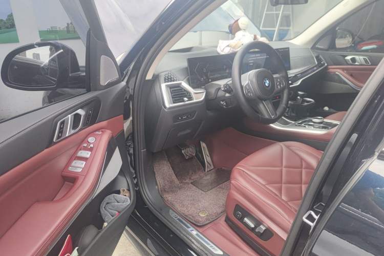 Used BMW X5 2023 xDrive 30Li Luxury M Sport Package Driver Seat
