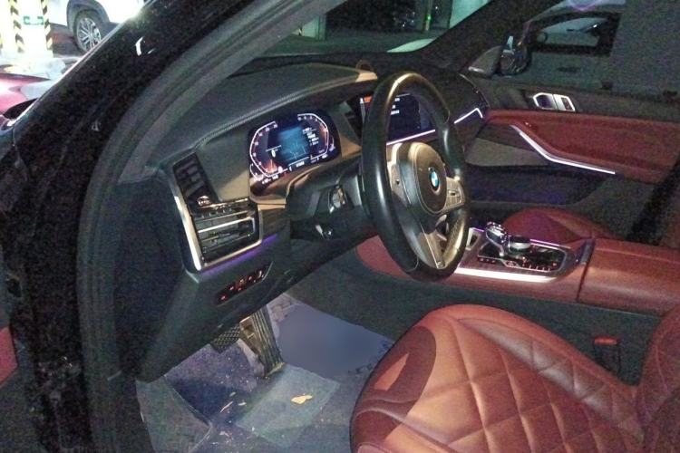 Used BMW X5 2023 xDrive 40Li M Sport Package Driver Seat