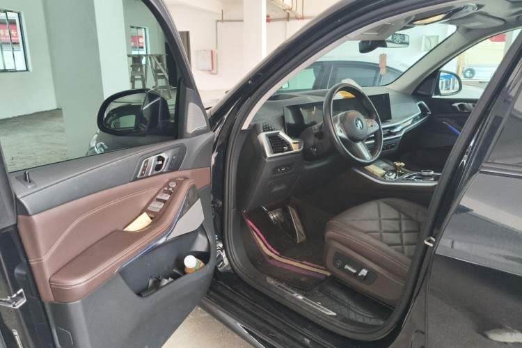 Used BMW X5 2023 xDrive 30Li Luxury M Sport Night Edition Package Driver Seat
