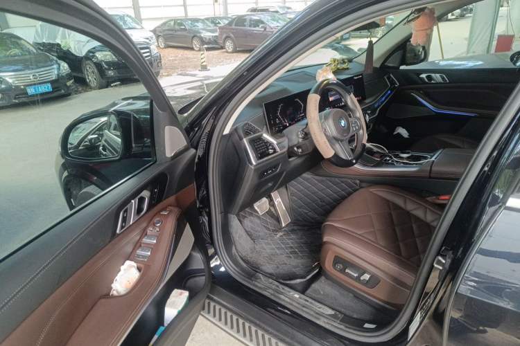 Used BMW X5 2023 xDrive 30Li Luxury M Sport Package Driver Seat
