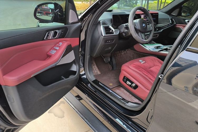 Used BMW X5 2023 xDrive 40Li M Sport Night Edition Package Driver Seat
