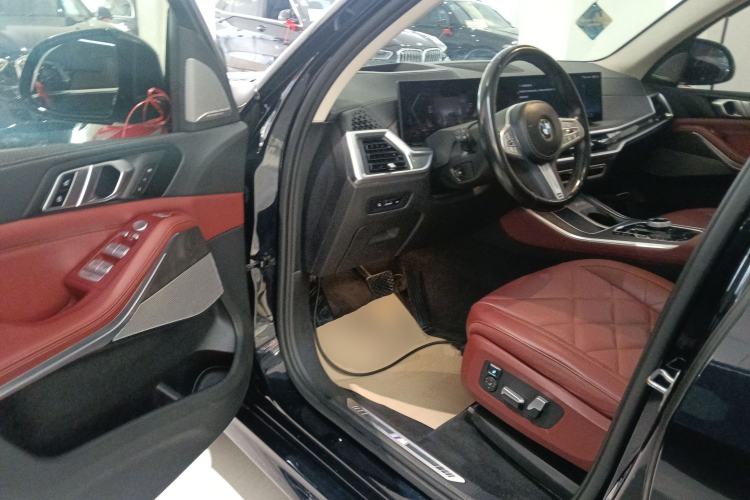 Used BMW X5 2023 xDrive 30Li Luxury M Sport Night Edition Package Driver Seat