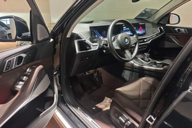 Used BMW X5 2023 xDrive 30Li Luxury M Sport Package Driver Seat