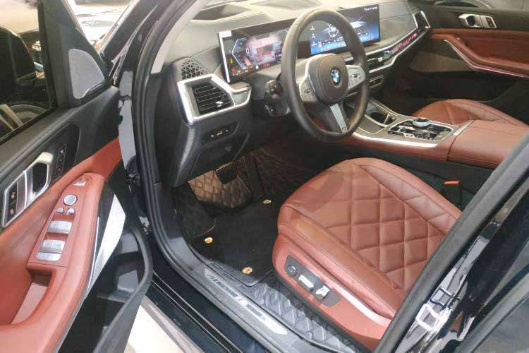Used BMW X5 2023 xDrive 30Li Luxury M Sport Night Edition Package Driver Seat