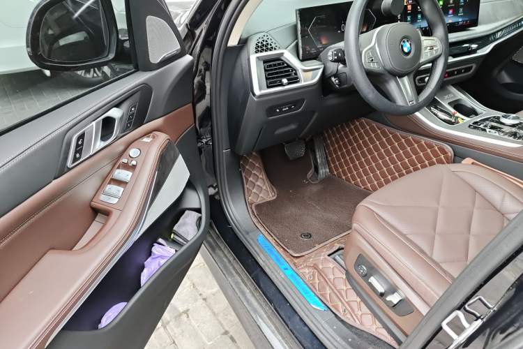 Used BMW X5 2023 xDrive 30Li Luxury M Sport Night Edition Package Driver Seat