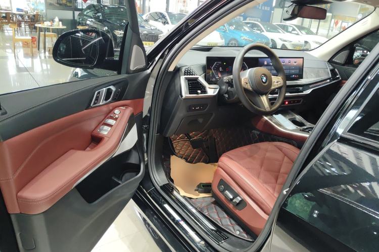 Used BMW X5 2023 xDrive 30Li Luxury M Sport Night Edition Package Driver Seat
