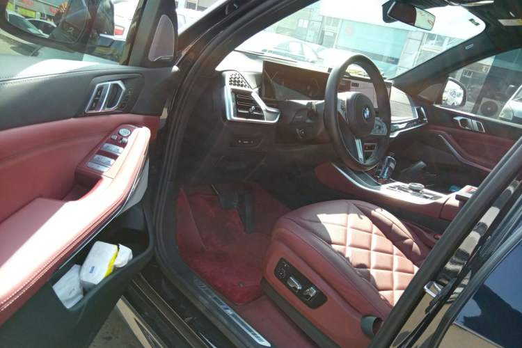 Used BMW X5 2023 xDrive 40Li M Sport Night Edition Package Driver Seat