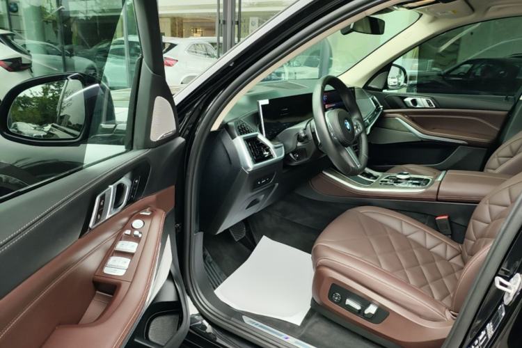 Used BMW X5 2023 xDrive 30Li Luxury M Sport Night Edition Package Driver Seat