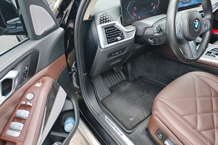 Used BMW X5 2023 xDrive 30Li Luxury M Sport Package Driver Seat