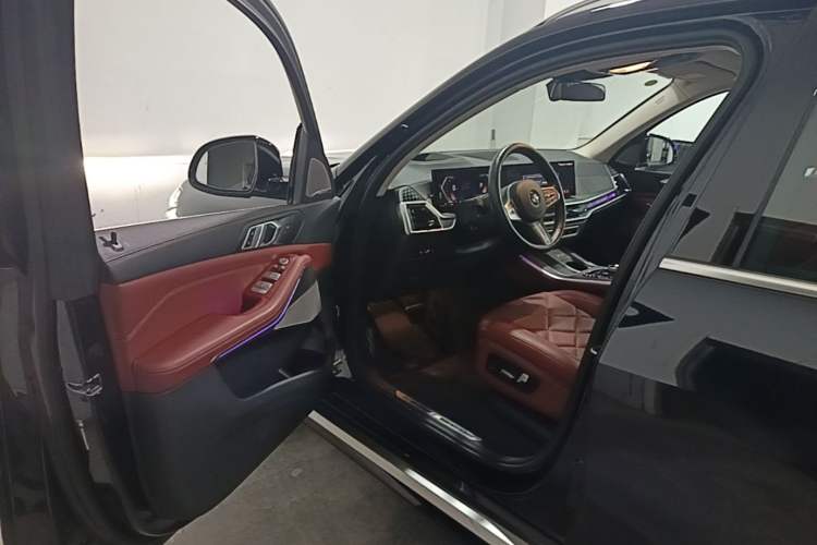 Used BMW X5 2023 xDrive 30Li Luxury M Sport Package Driver Seat