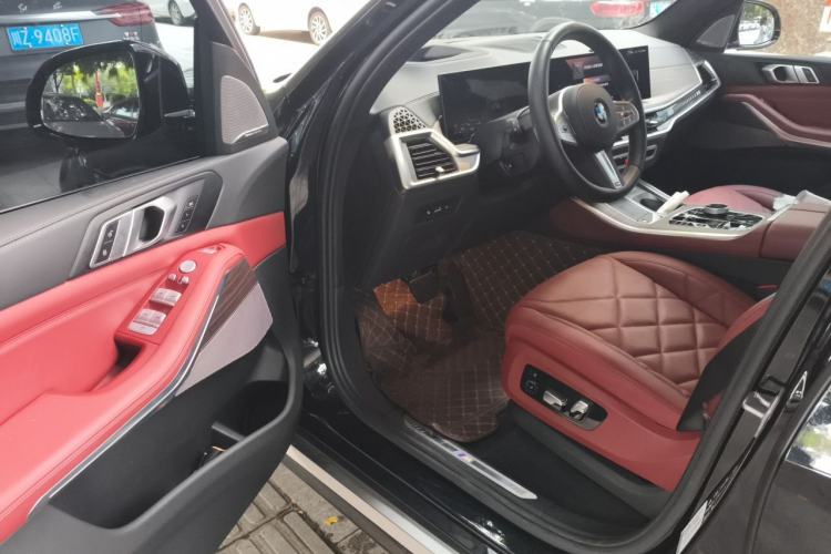 Used BMW X5 2023 xDrive 40Li M Sport Package Driver Seat