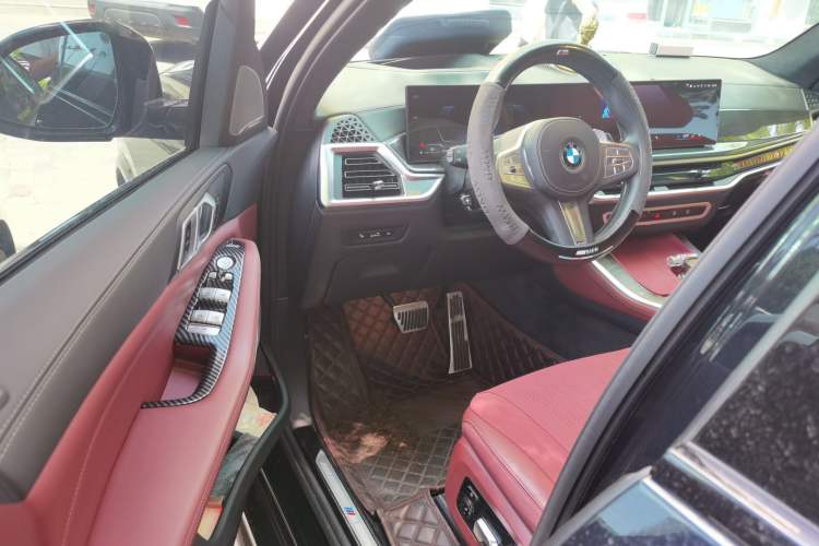 Used BMW X5 2023 xDrive 40Li M Sport Night Edition Package Driver Seat
