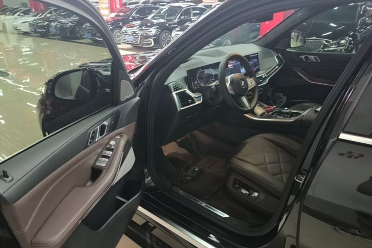 Used BMW X5 2023 xDrive 40Li M Sport Package Driver Seat