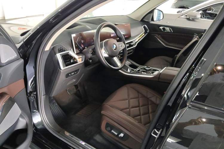 Used BMW X5 2023 xDrive 30Li Luxury M Sport Night Edition Package Driver Seat
