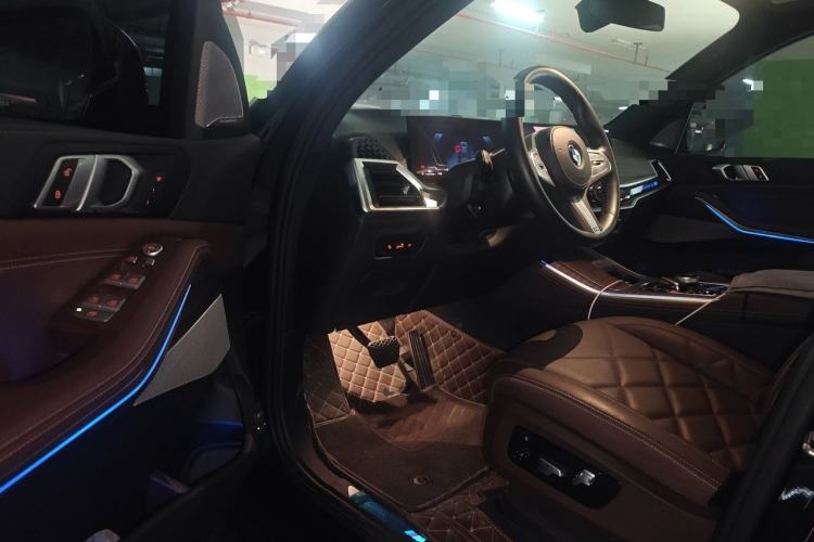 Used BMW X5 2023 xDrive 40Li M Sport Night Edition Package Driver Seat
