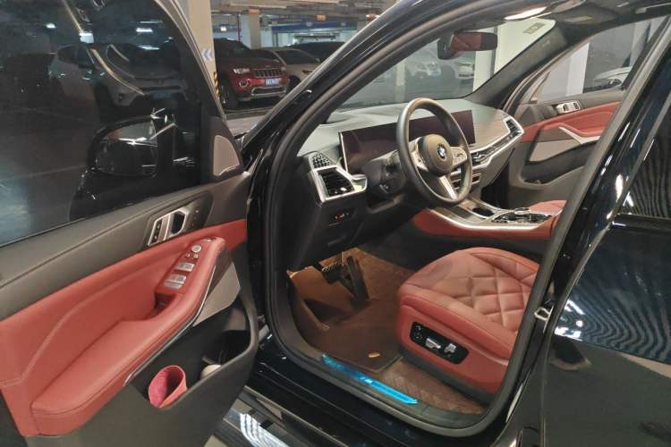 Used BMW X5 2023 xDrive 40Li Luxury Edition M Sport Night Vision Package Driver Seat