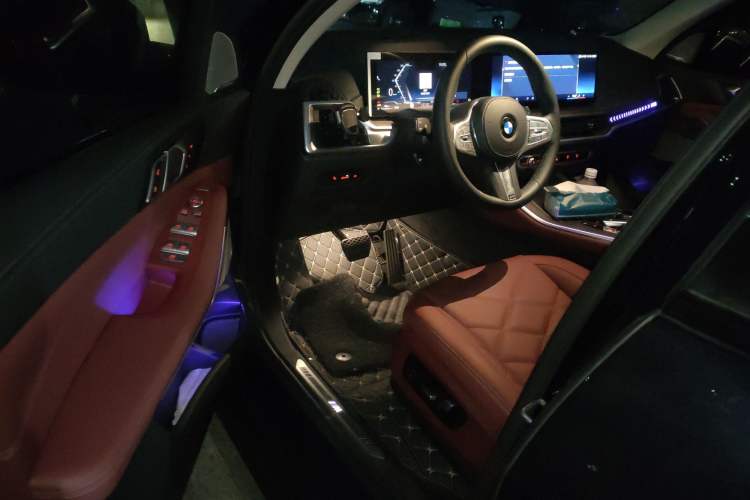 Used BMW X5 2023 xDrive 30Li M Sport Package Driver Seat