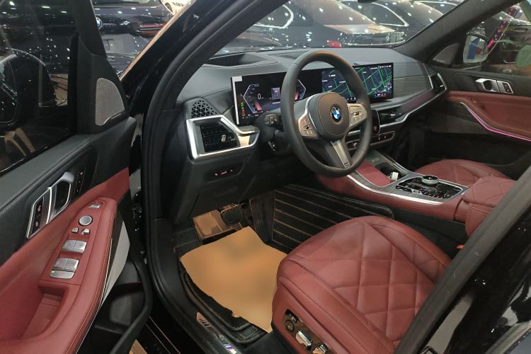 Used BMW X5 2023 xDrive 40Li M Sport Night Edition Package Driver Seat