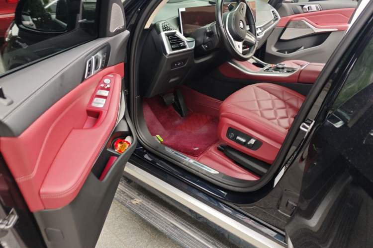 Used BMW X5 2023 xDrive 30Li M Sport Package Driver Seat