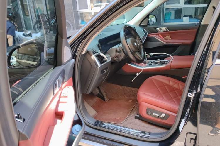 Used BMW X5 2023 xDrive 30Li Luxury M Sport Package Driver Seat