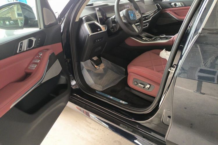 Used BMW X5 2023 xDrive 30Li Luxury M Sport Night Edition Package Driver Seat