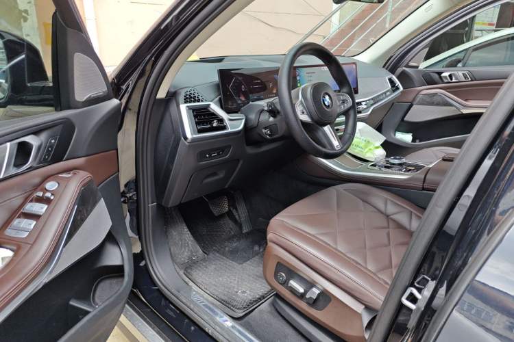 Used BMW X5 2023 xDrive 30Li Luxury M Sport Package Driver Seat