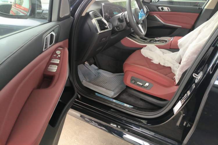 Used BMW X5 2023 xDrive 30Li Luxury M Sport Night Edition Package Driver Seat