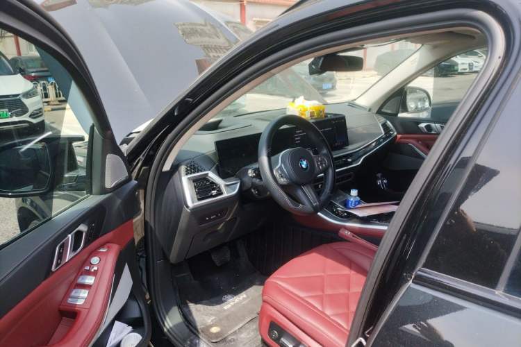Used BMW X5 2023 xDrive 30Li Luxury M Sport Night Edition Package Driver Seat