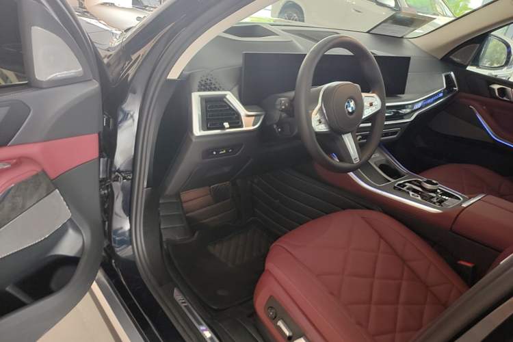 Used BMW X5 2023 xDrive 30Li Luxury M Sport Package Driver Seat