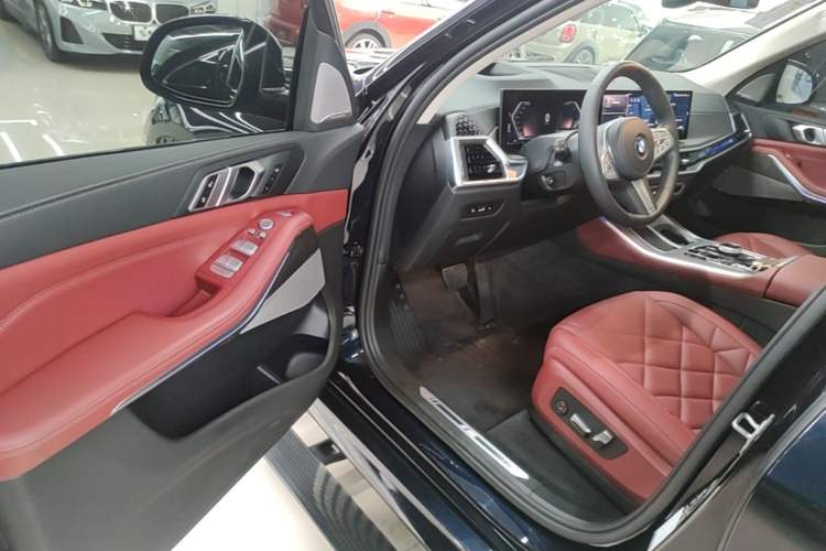 Used BMW X5 2023 xDrive 30Li Luxury M Sport Night Edition Package Driver Seat