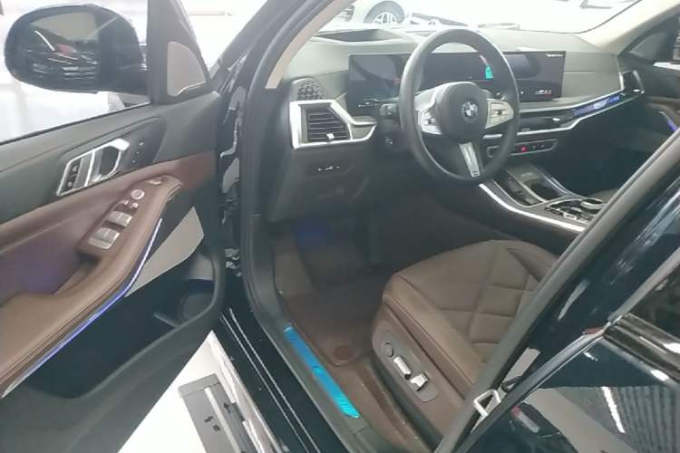 Used BMW X5 2023 xDrive 30Li Luxury M Sport Package Driver Seat