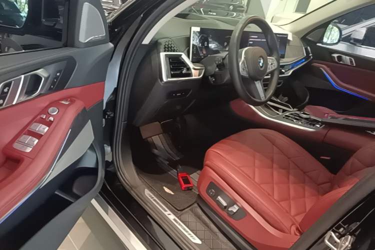 Used BMW X5 2023 xDrive 30Li Luxury M Sport Package Driver Seat