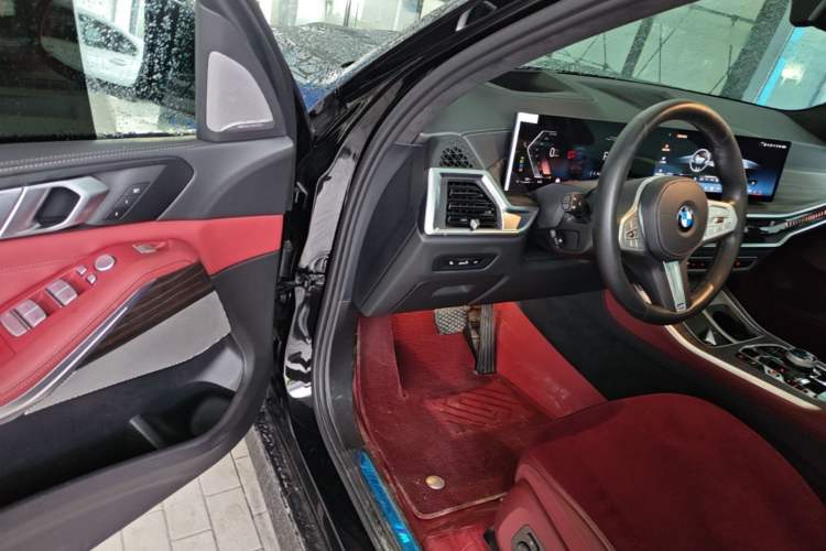 Used BMW X5 2023 xDrive 40Li M Sport Night Edition Package Driver Seat